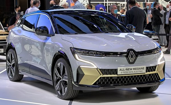 Megane E-Tech Electric е зрялата семейната серия хечбек на Renault. Пуснат на пазара през 2022 година, той е проектиран като изцяло електрически автомобил. И батериите са поставени в колата по начин, предназначен да изолира пътниците от шума от гумите.
